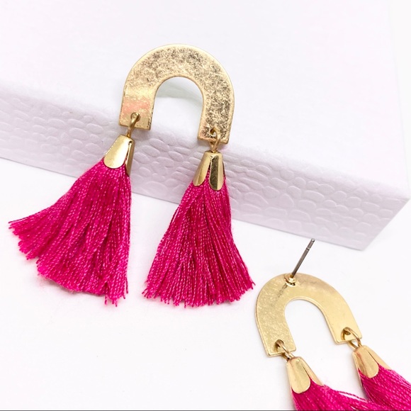 2/$35🖤 Anthropologie Gold Horseshoe Hot Pink Tassel Geometric Earrings D… - Picture 6 of 8